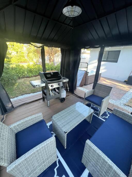 Modern Tropical Oasis With Arcade, Hottub & Minigolf * Hollywood