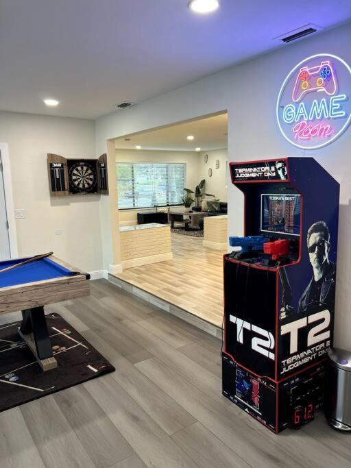 Modern Tropical Oasis With Arcade, Hottub & Minigolf Casa de Férias Hollywood
